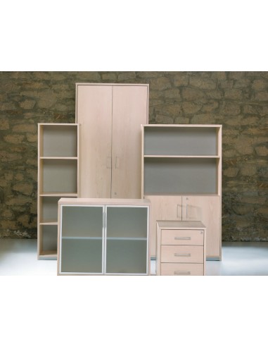 Armario rocada con un estante y dos...