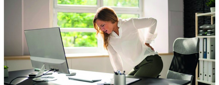 Dolor lumbar en la oficina: causas y prevención